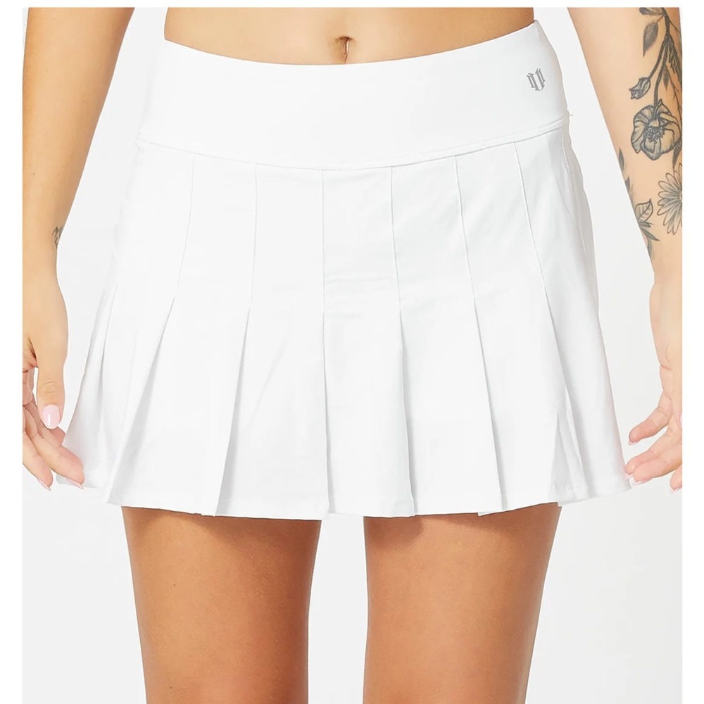 Size Medium White Eleven by Venus Skort